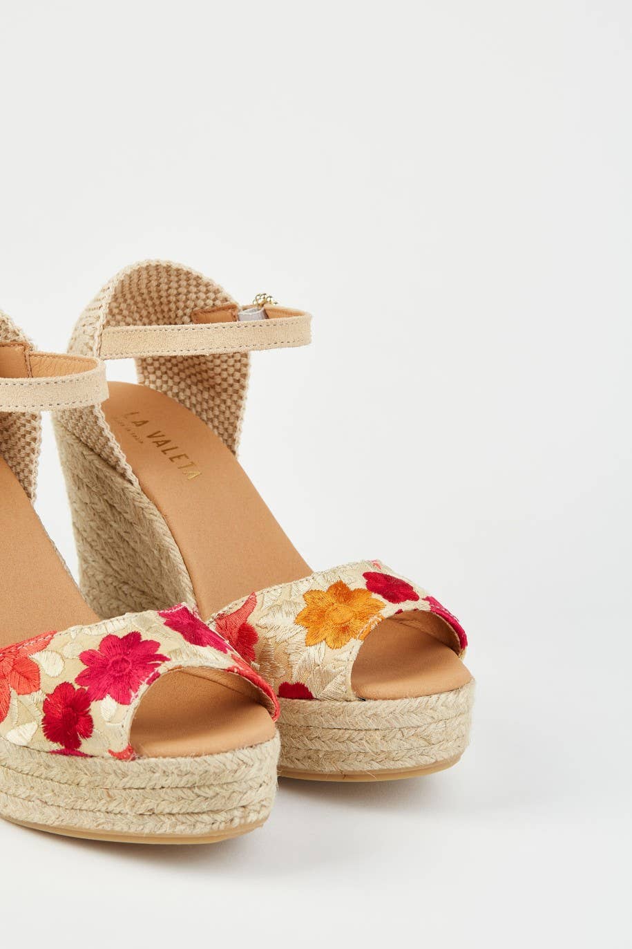 La Valeta Espadrilles-Ibera Factory Shoes slu - Venta al por mayor Zapatillas urbanas - Mujer - Camelia Peep Toe | Cuñas Bordadas5