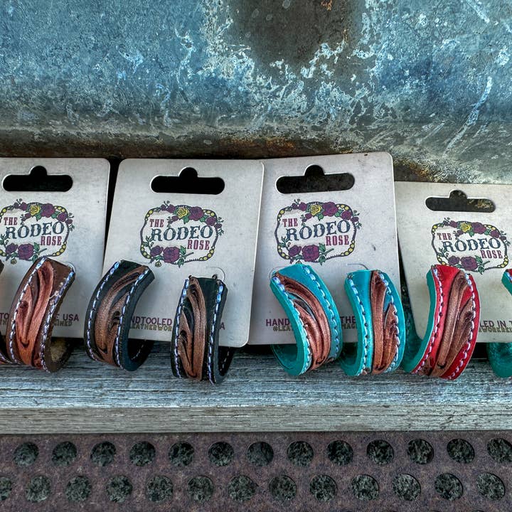 Pendientes de aro de cuero repujado de 30 mm estilo cowgirl rodeo western para venta al por mayor de The Rodeo Rose