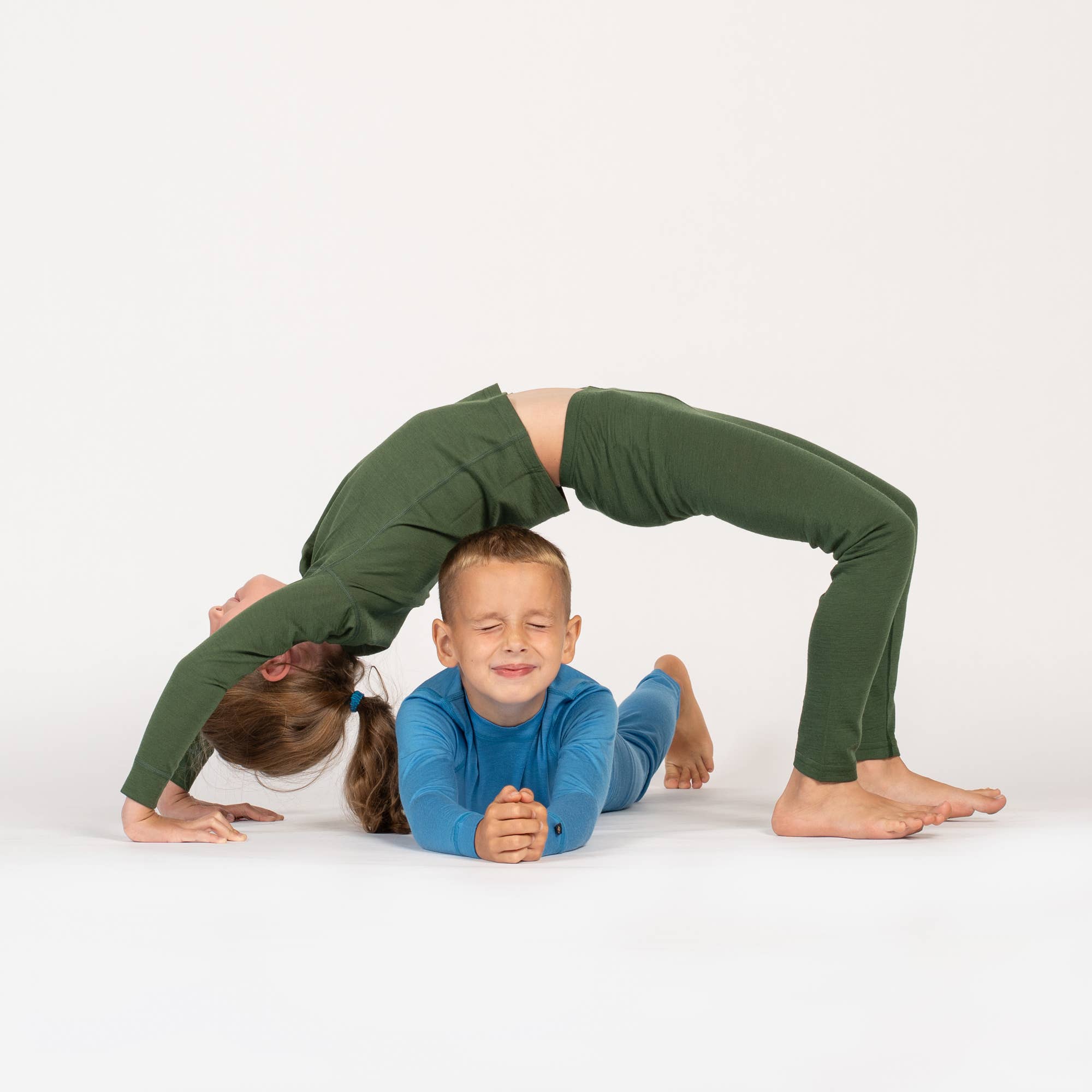 menique - Vendita all'ingrosso Completo top e pantaloncini - Bambini - Set termico bambino in lana merino 100% manica lunga e pantaloni verde scuro2