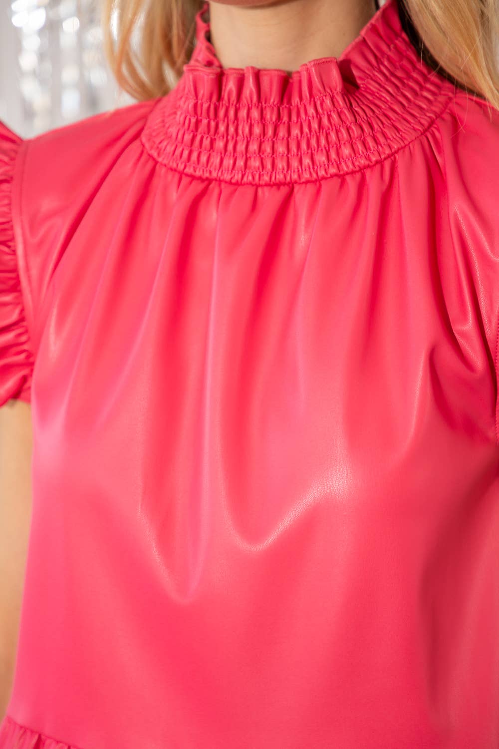 VOY - Venta al por mayor Vestido - Mujer - 32513 Vestido midi de PU escalonado con cuello fruncido13