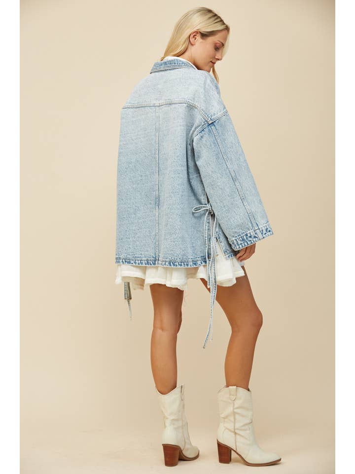 LEICHTER DENIM Oversize Boyfriend Jeansjacke mit seitlichen Bindebändern für den Großhandel auf Faire4
