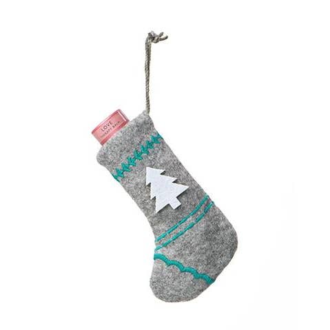 Baume de bien-être LOVE en bas de Noël pour la vente par Scentered