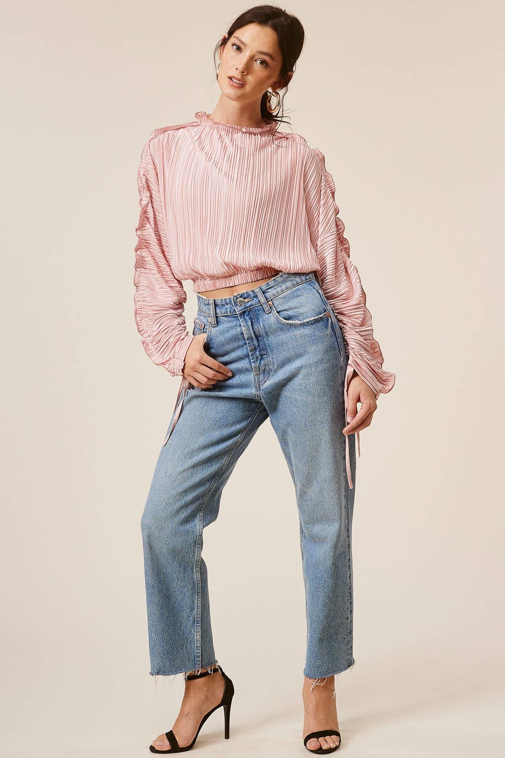 Quartz Rose Blouse à manches longues plissée avec accents à volants en vente sur Faire4
