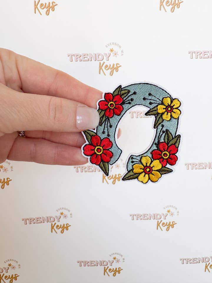 Fer à cheval & Roses Patch - Origine TK pour Chapeaux & Plus pour la vente par TrendyKeys