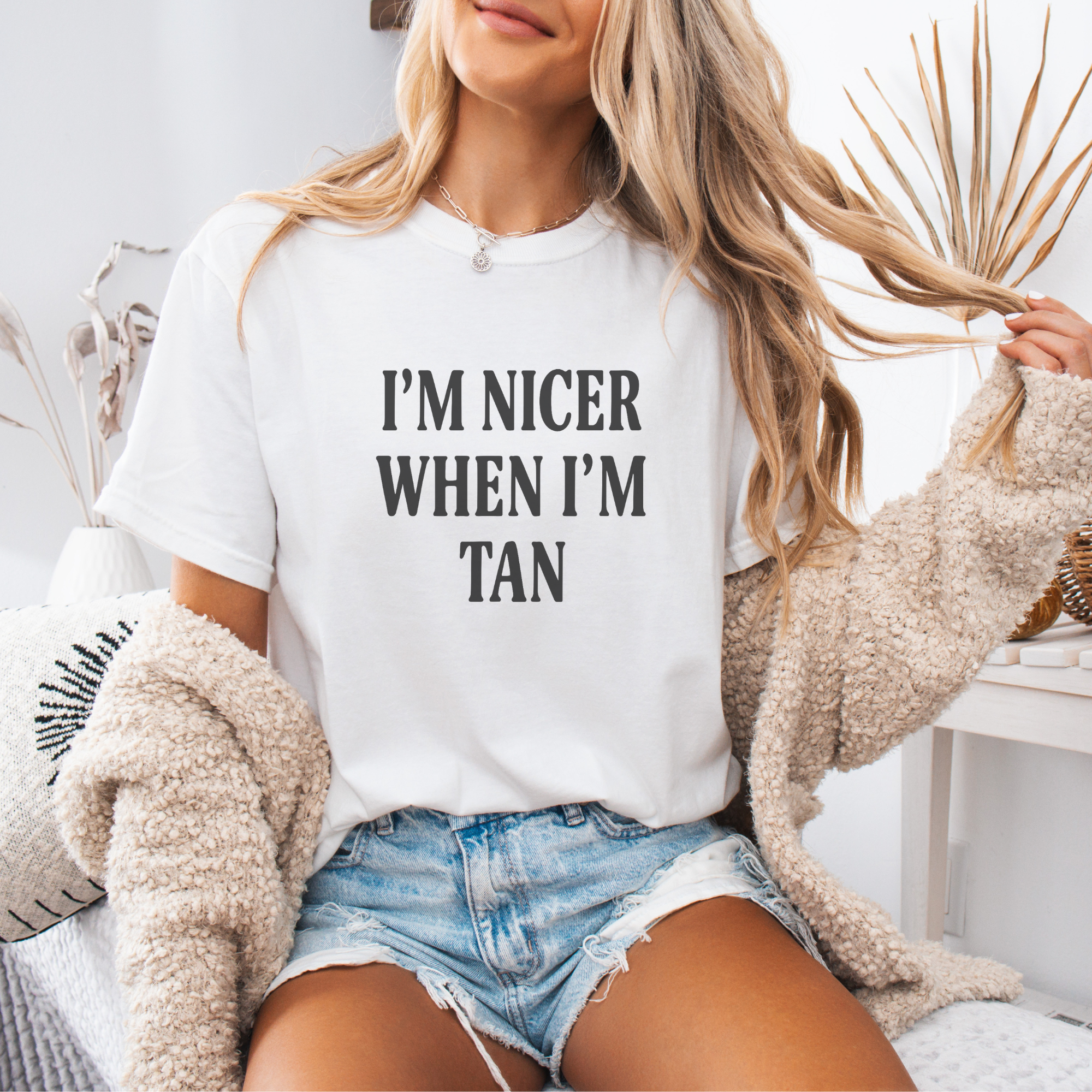 Trendznmore - Modern Graphic Apparel – wholesale Screen printed t-shirt – Women′s – I'm Nicer When I'm Tan Graphic Tee0
