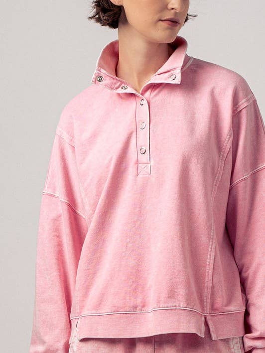 Sweat-shirt à boutons-pression délavé vintage pour la vente par Fashion Week