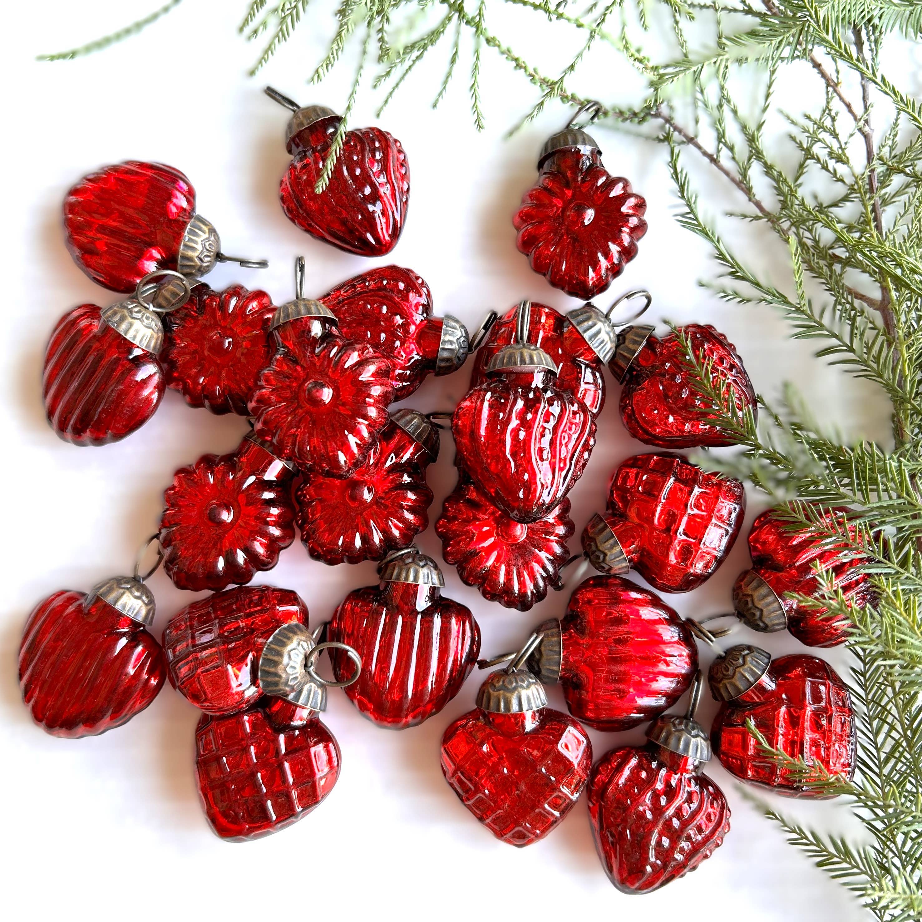 Silk Road Traders – Engroshandel Julepyntsæt – Mini rødt glas hjertesortiment1