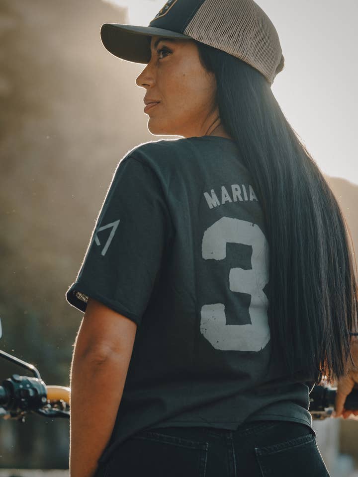 T-shirt pour femmes - 36 ailes - Gris foncé pour la vente par Maria Riding Company