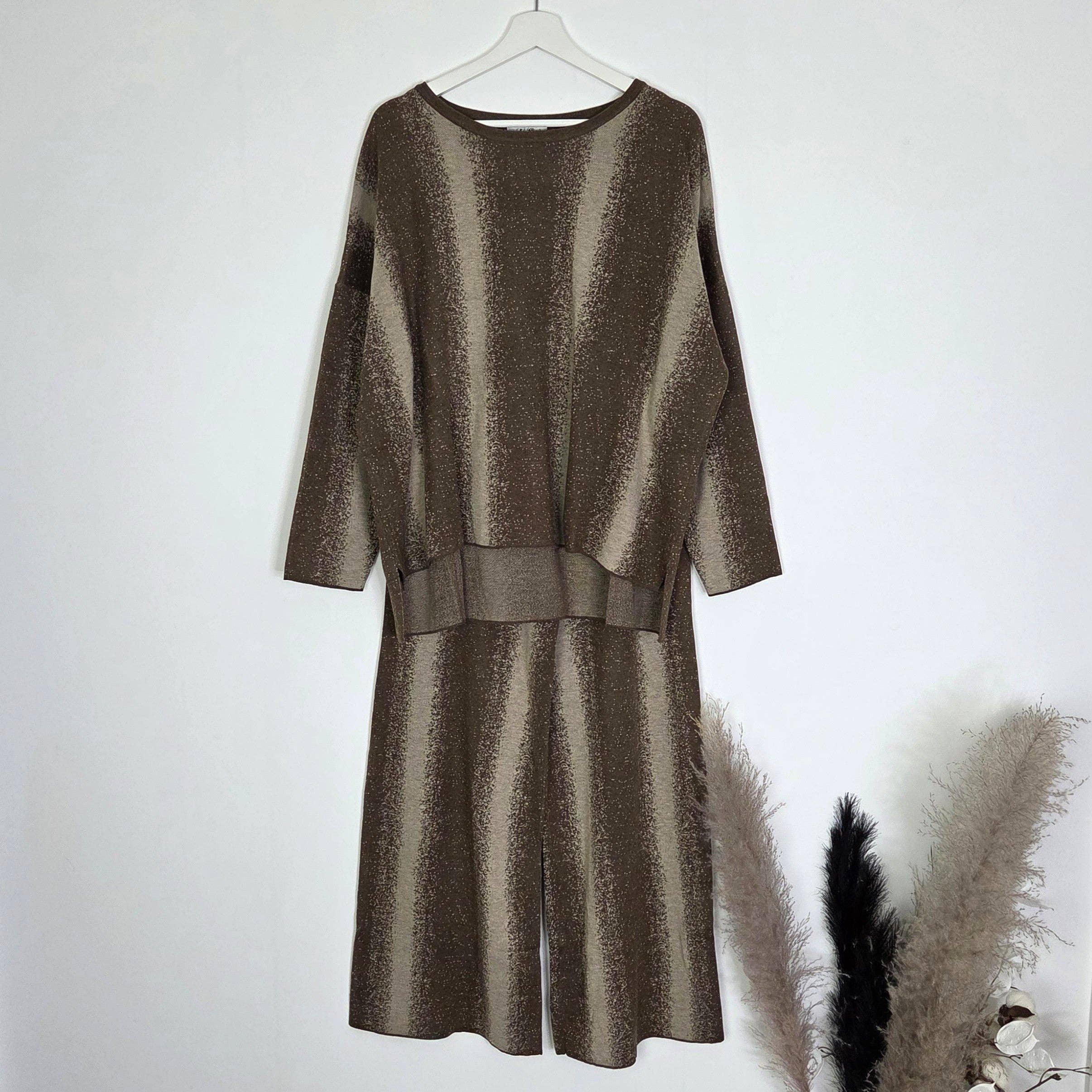 Tempest Designs – Conjunto de top e saia - Mulher por atacado – Conjunto de malha Quality Co-Ord com design de linhas sombreadas horizontais (L)3