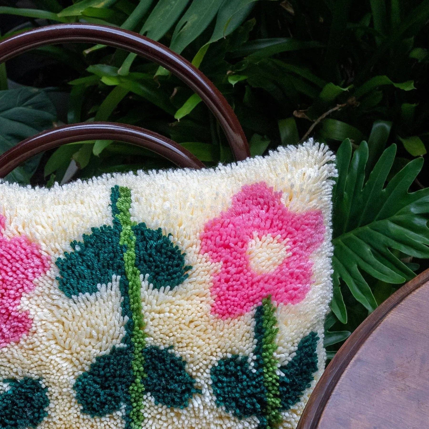 Craft Club - Wholesale Craft Sewing Kit - PASTEL PICK OF THE BUNCH - Latch Hook Cushion Kit8