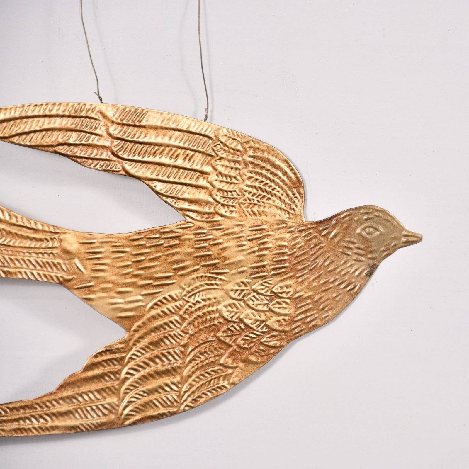 Lila Rasa - Wholesale Sculpture - GOLD SWALLOW BIRD  HANGING 16x1x9CM (SET OF 3)	
3