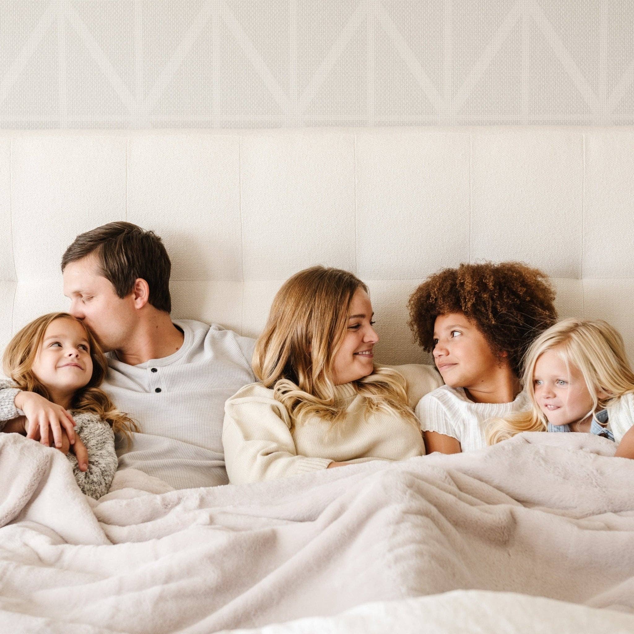 Saranoni - Wholesale Bedding Blanket - FAUX FUR KING BLANKETS11