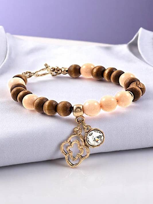 ARMBÅND MED BLOMSTERUDSKÆRING OG PERLEDETALJER for engroshandel hos Andrea Bijoux