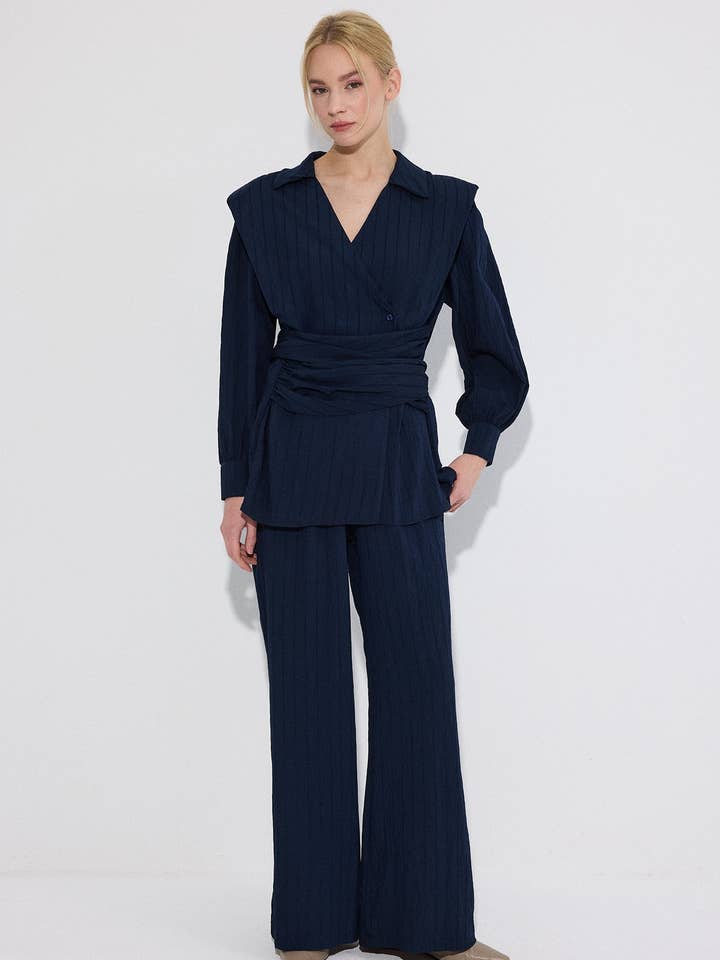 Set aus Hemd und Hose mit Gürtel für den Großhandel von Touché Privé