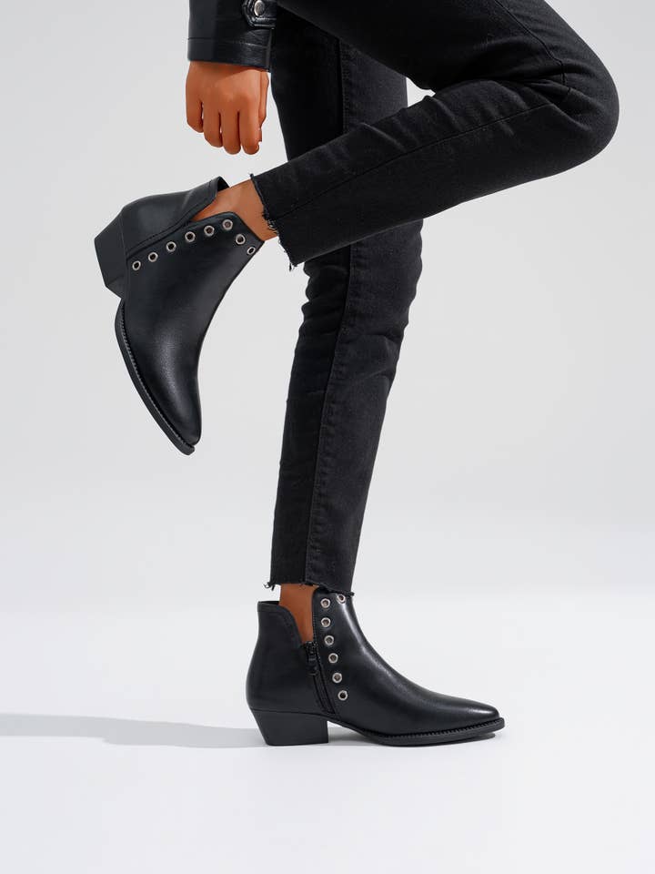 CEREZA - Wholesale Boots - Unisex - WESTERN STUDDED ANKLE BOOT2