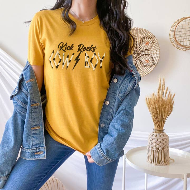 T-shirt unisexe à manches courtes Kick Rocks Cowboy pour la vente par Dixie Mae Clothing Co.