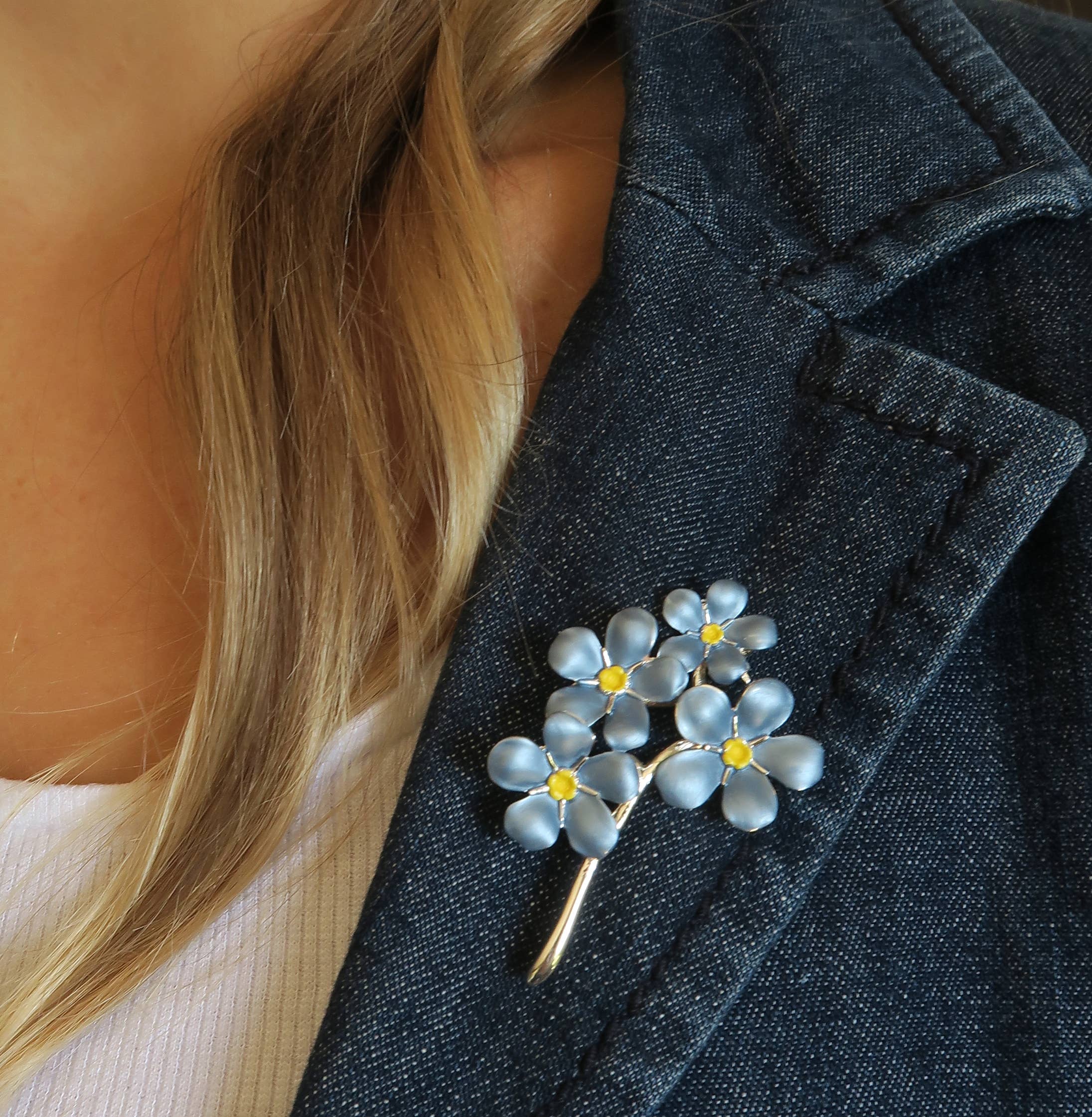Alexander Thurlow & Co Ltd – wholesale Brooch – Forget Me Not Blue Flower Brooch1