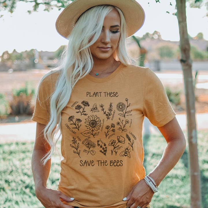 Plant deze Save the Bees | Bee Lover Shirt voor wholesale door Amy Anne Apparel Inc