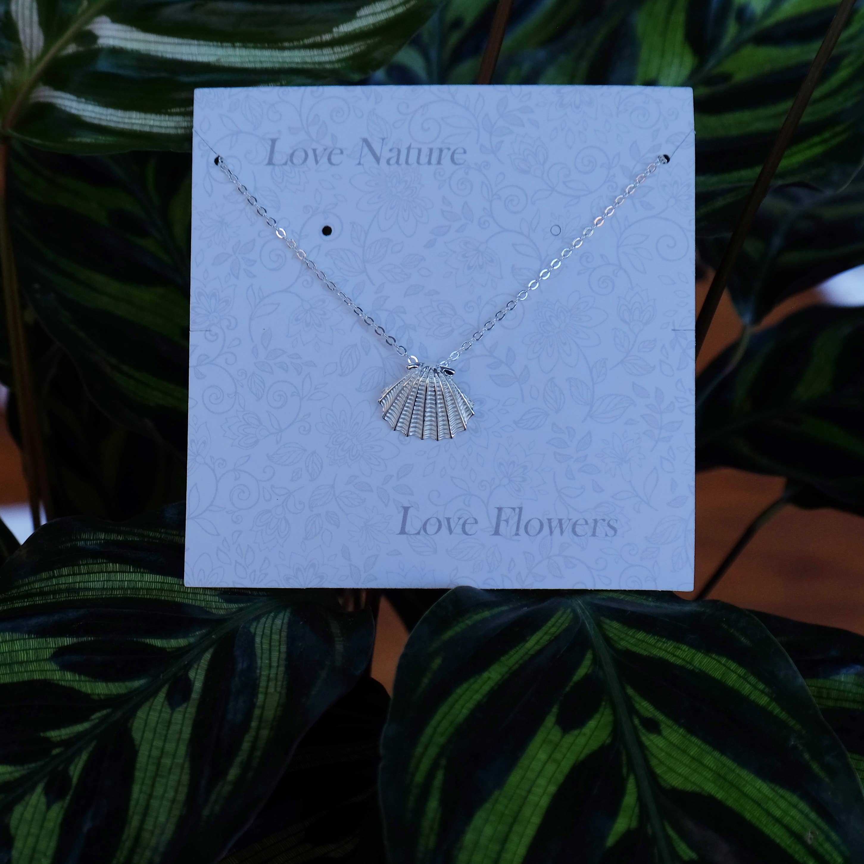 Alexander Thurlow & Co Ltd - Wholesale Pendant/Charm Necklace - Clam Shell Silver Plated Pendant Necklace2