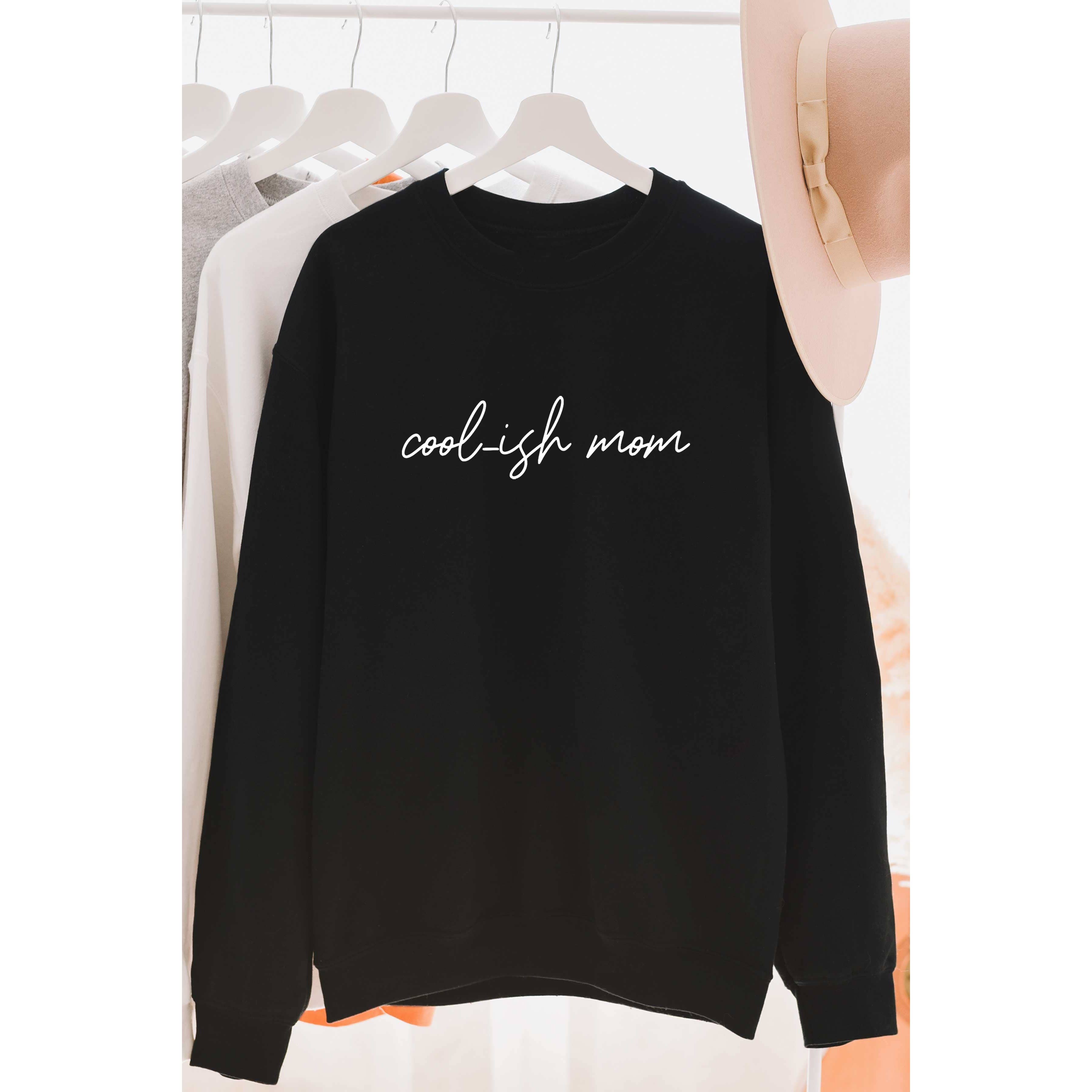 BLUME & CO. – wholesale Sweatshirt med tryck - Dam – COOL-ISH MOM Grafisk Sweatshirt3