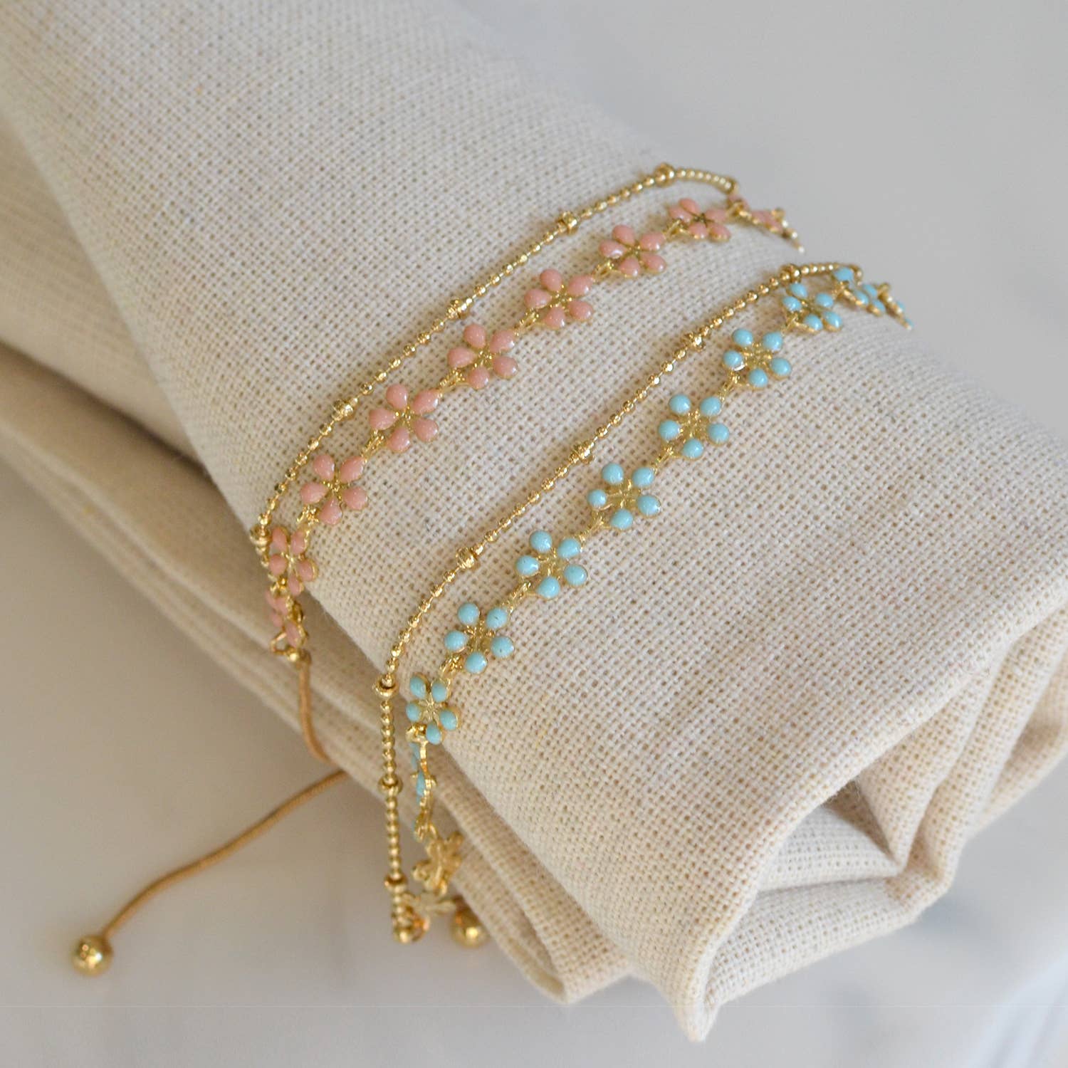 StarryNYC - Wholesale Schakelarmband - Verstelbare kettingarmbanden met gekleurde epoxyemaille bloemen11