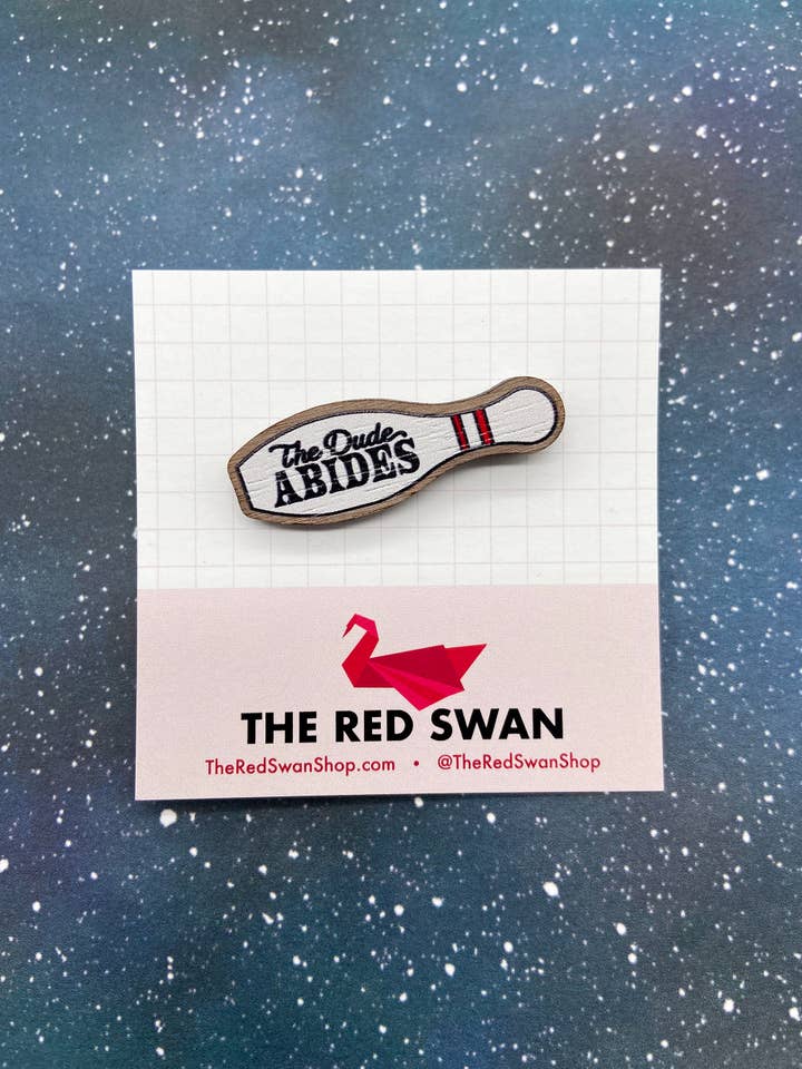 Épinglette en bois - « The Dude Abides » The Big Lebowski pour la vente par The Red Swan Shop