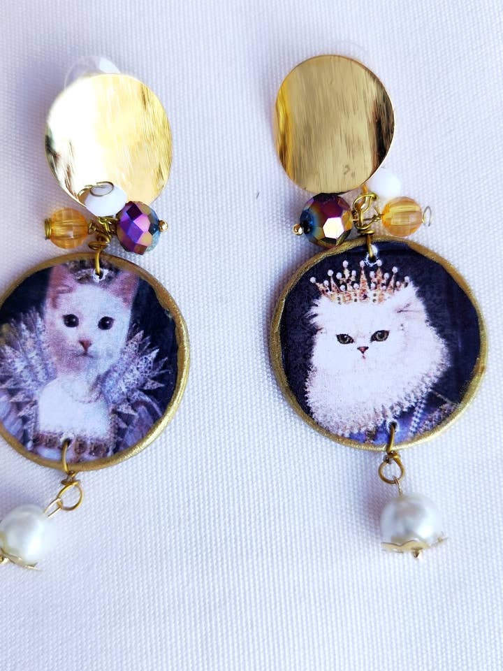 Pendientes de madera de gatos Reina y Rey for wholesale by Wild & Free