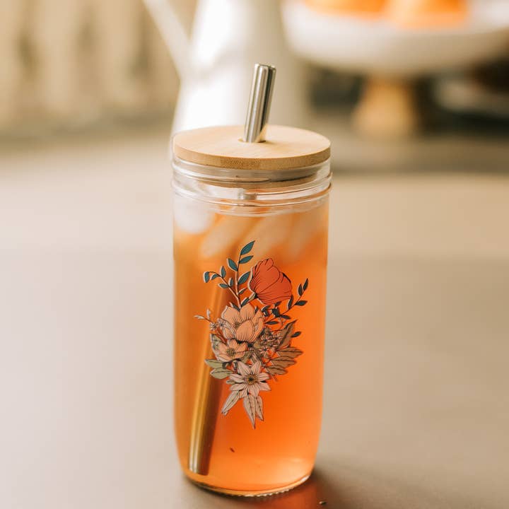 Gobelet en verre floral coloré + couvercle en bambou pour la vente par Grace and Joy Company