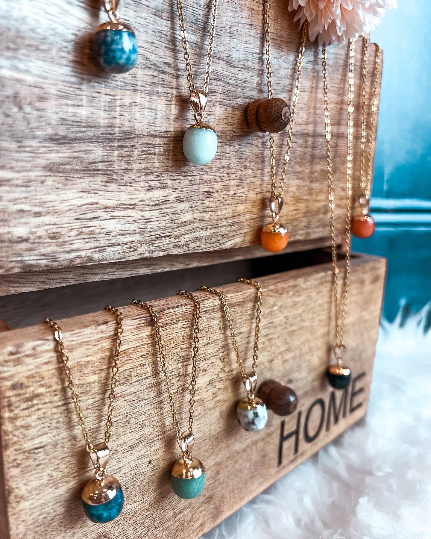 Grain de Fantaisies - Vente Colliers à pendentif - Collier NAYA - Éclat Minéral & Chaine Dorée2