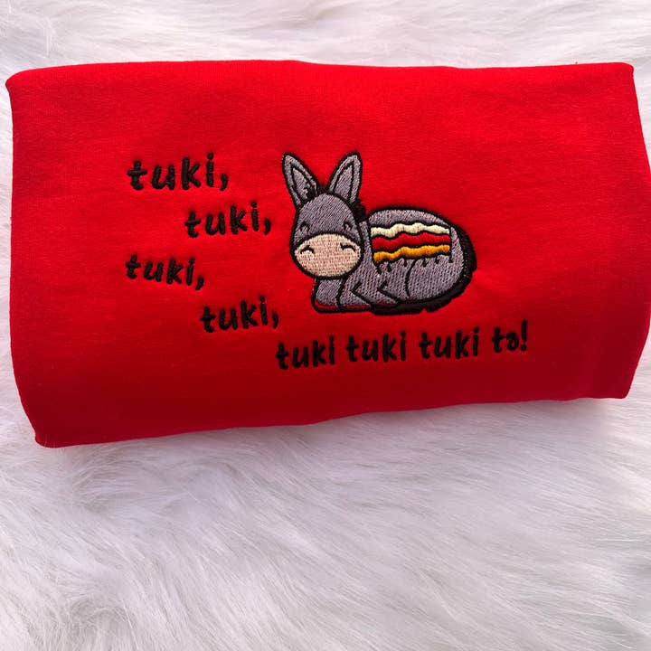 Pull ras-du-cou brodé avec motif d'âne de Noël pour la vente par Berry Embroidery