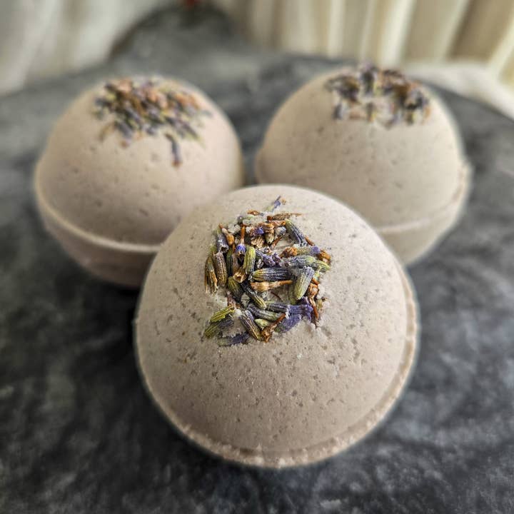 Gnat and Bee - Wholesale Bath Bomb/Fizz - Sweet Lavender | Natural Bath Bomb