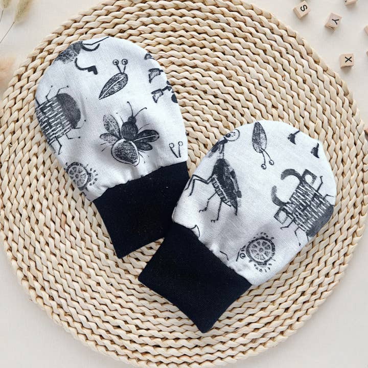 Guanti da neonato con stampa di insetti, simpatici insetti da graffiare, guanti per neonati per la vendita all'ingrosso da parte di Jolly Bundles