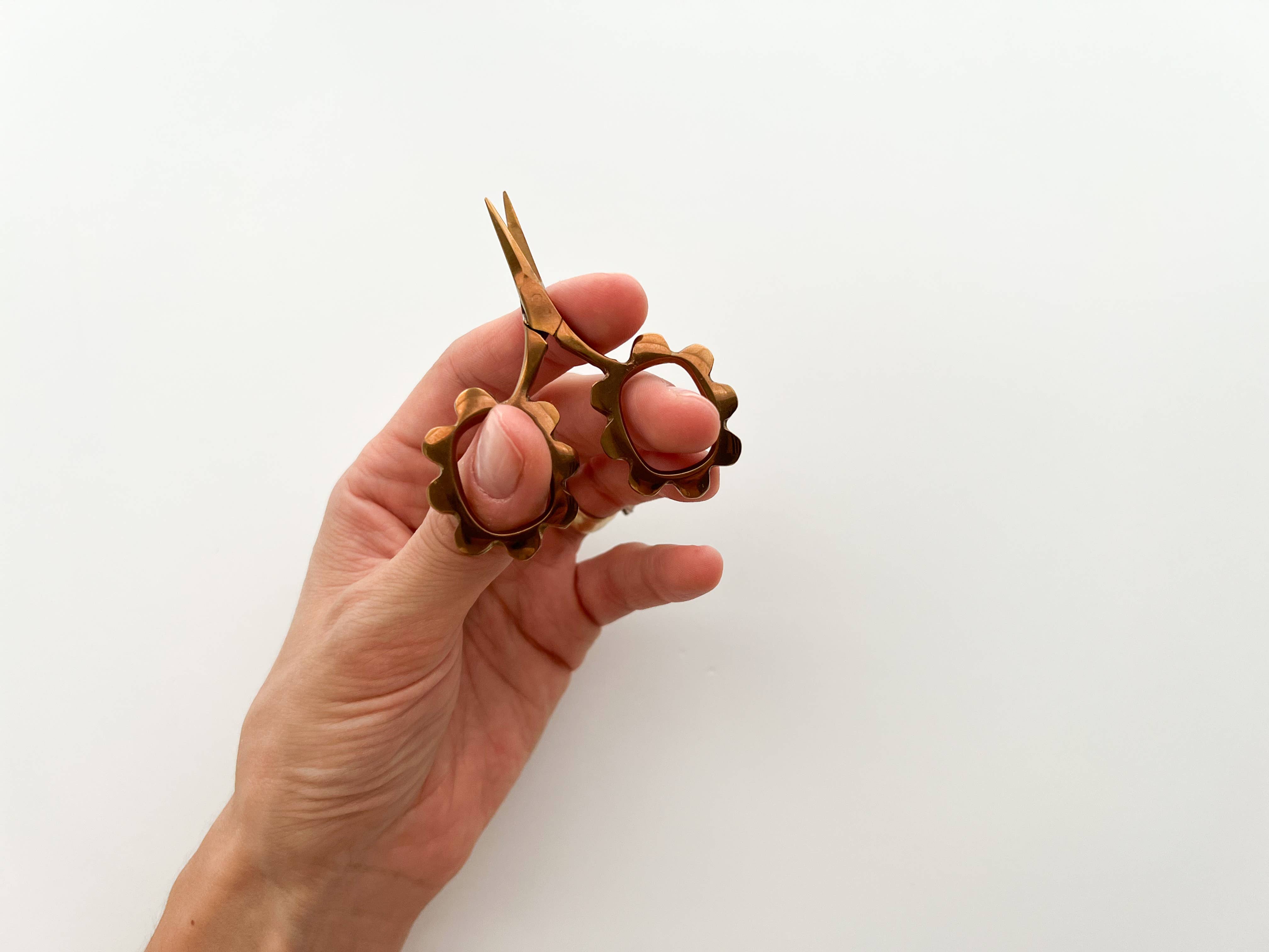 Matryoshka Doll Shop - Wholesale Scissors - Small flower scissors, tiny needlecraft scissors10