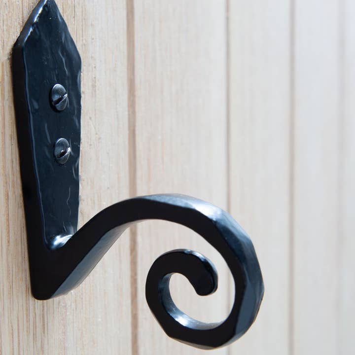 Rinkit Ltd – wholesale Wall hook – Hammered Scroll Hook - W30mm x H95mm - Black2