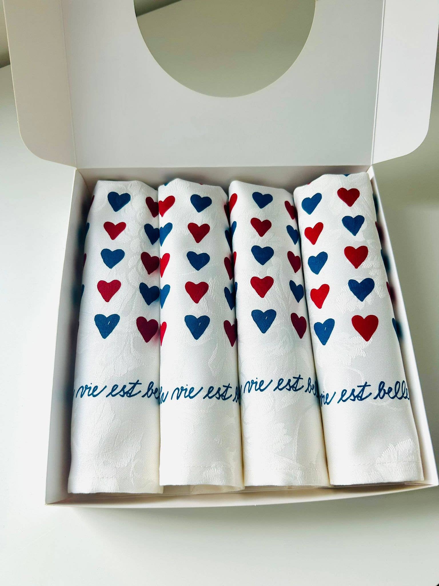 LA SERVIETTE DE TABLE - Wholesale Dinner & Cloth Napkin - Set of 4 table napkins 'Life is Beautiful'1