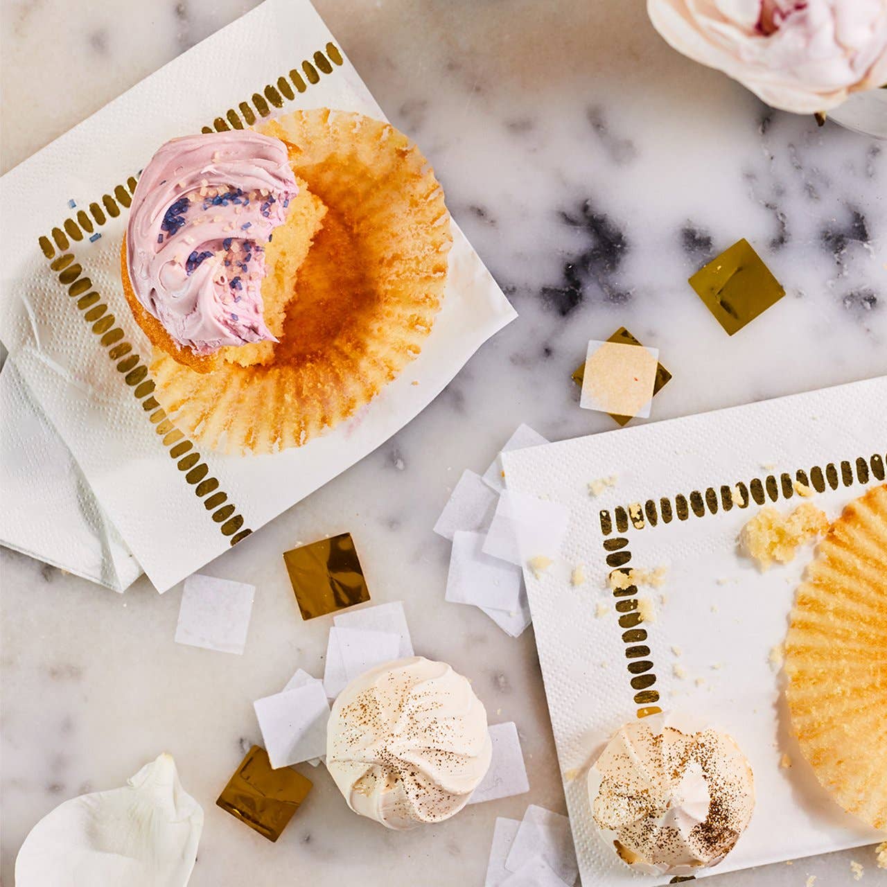 Coterie Party Supplies - Venta al por mayor Servilletas desechables - Servilletas de cóctel blancas Brushstroke (25 por paquete)1