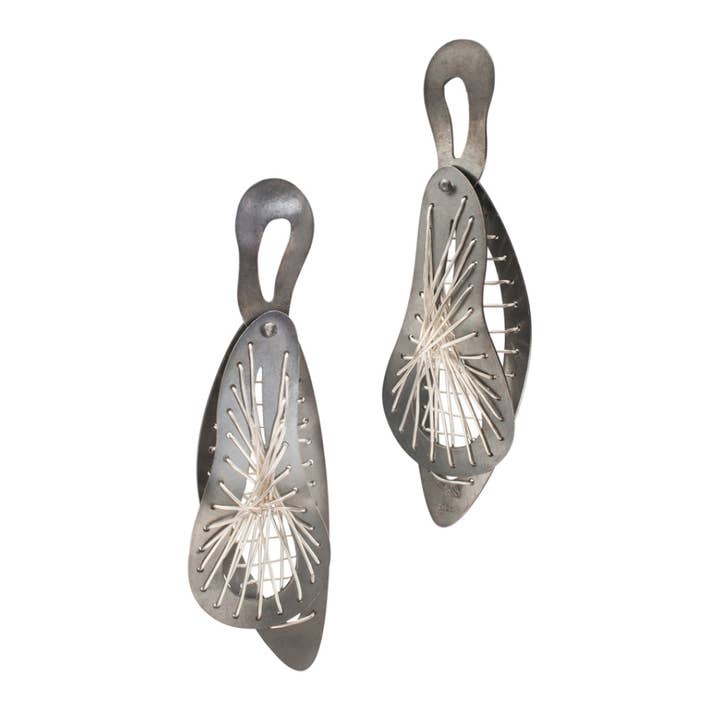 Boucles d'oreilles Sew Weave pour la vente par Suzanne Schwartz Jewelry