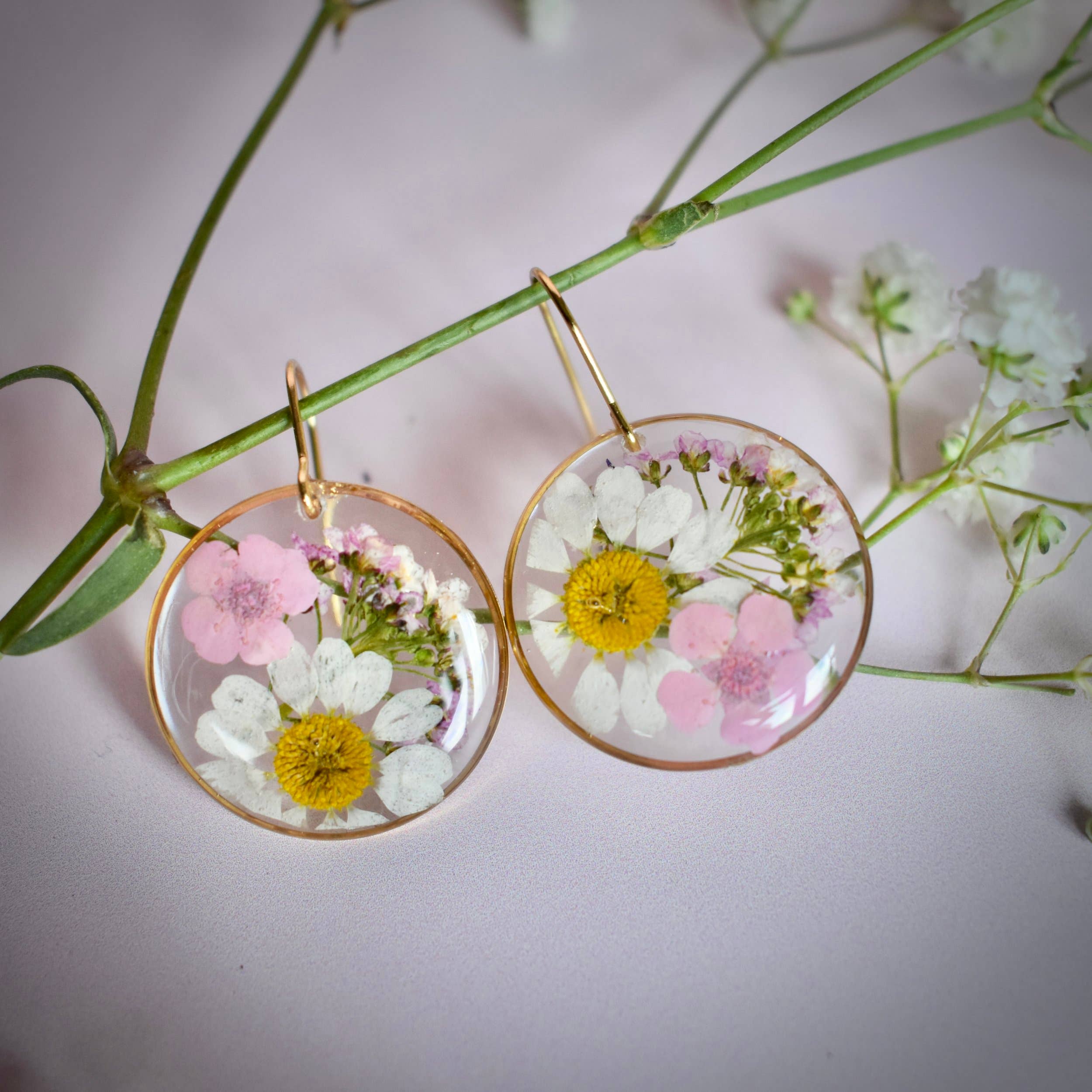 Rose & Bramley – wholesale Dangle earrings – Pink Daisy Earrings0