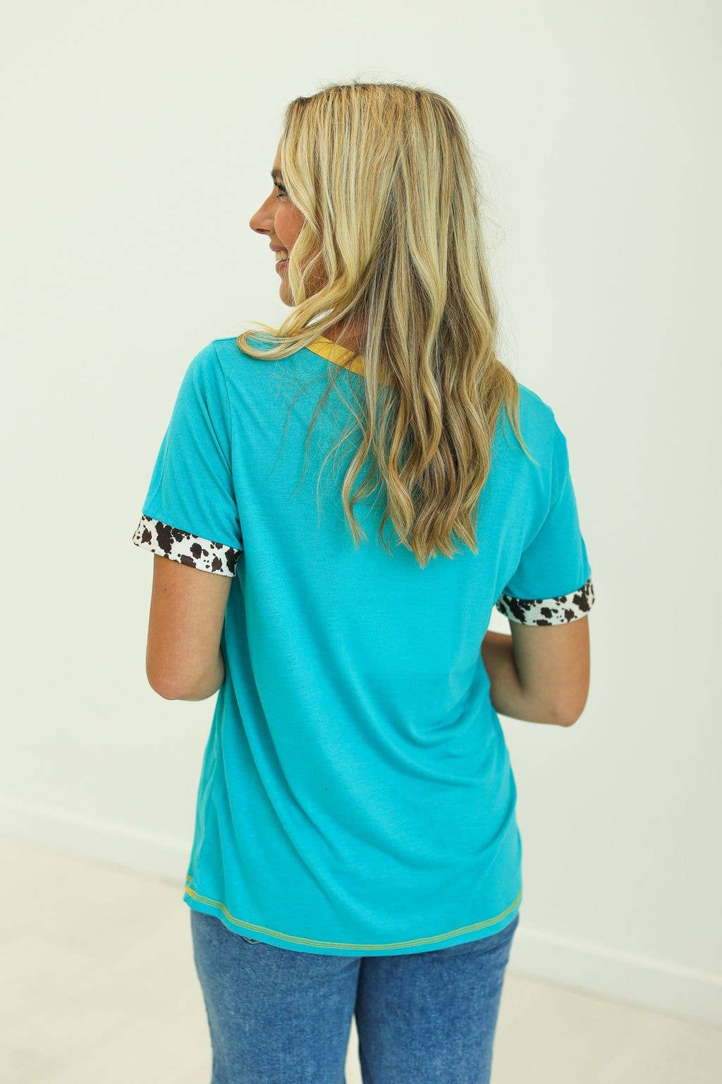 Turquoise T-shirt Country Bumpkin Patch Turquoise Ringer en vente sur Faire5