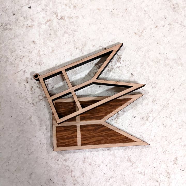 Treend – Engroshandel Julepynt – Flag, 1 stk. fræset + 1 stk. udskåret, 8 x 4 CM, Eg1