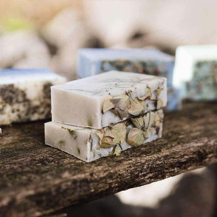 Harvest + Harmony – Engroshandel Sæbestykke – Harvest + Harmony Fir Needles + Cedar Gedemælk Sæbe4
