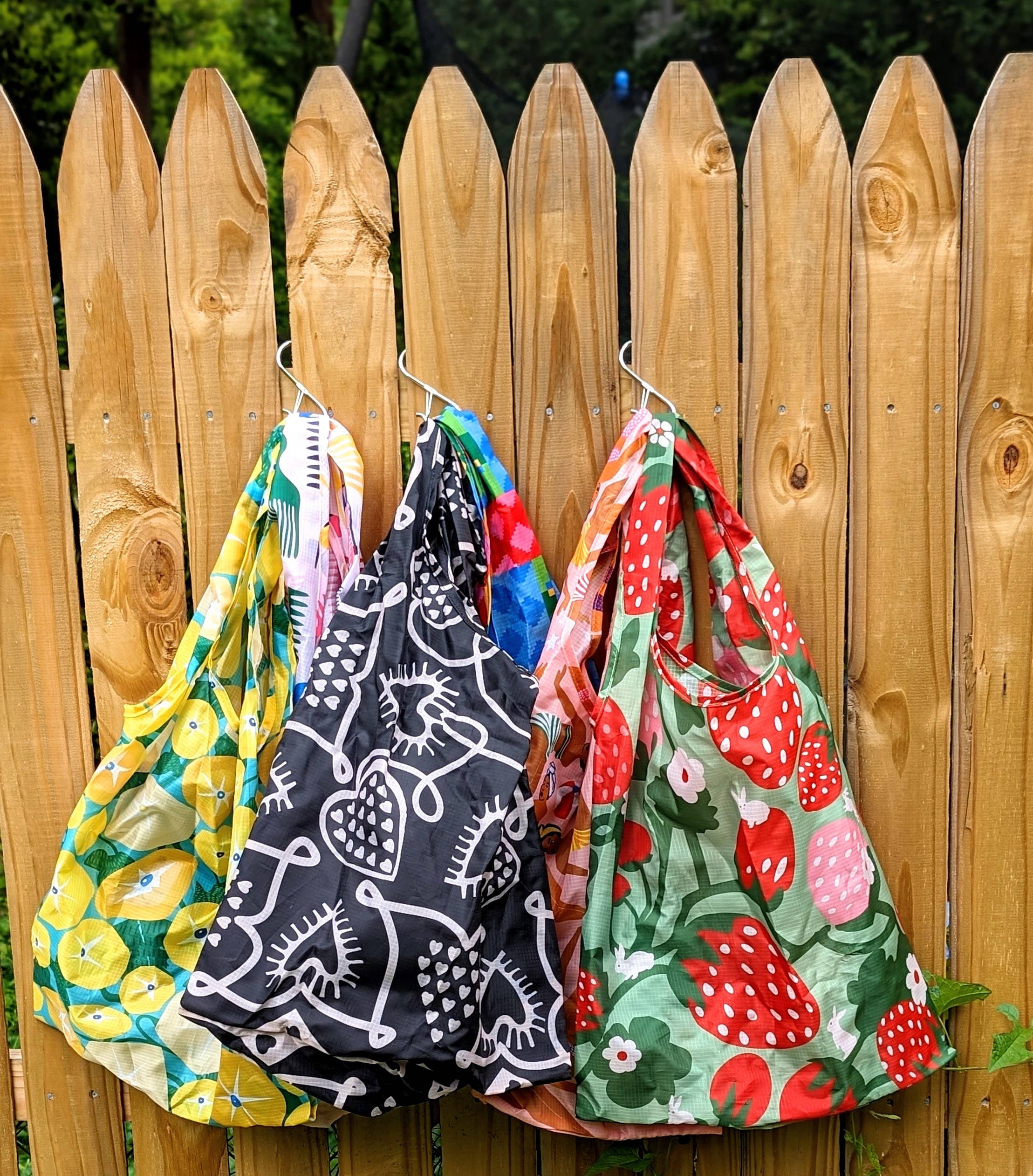 All Very Goods – wholesale Grocery/shopping bag – Reusable Grocery Bag - Strawberry Garden1