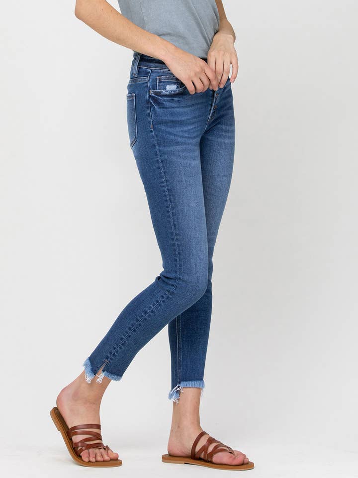 JEANS SKINNY A VITA ALTA CON CHIUSURA A BOTTONI E ORLO SFRANGIATO IRREGOLARE F4233 per la vendita all'ingrosso da parte di FLYING MONKEY