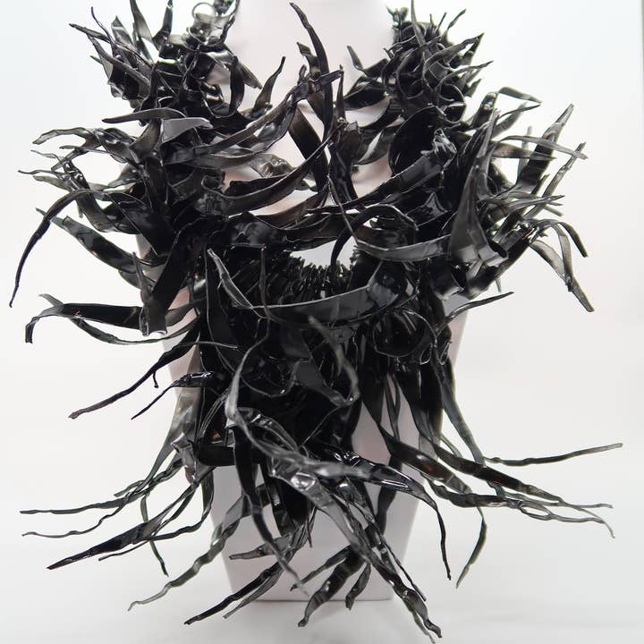 Jianhui London – wholesale Bib necklace – Recycled plastic bottles roots necklace0