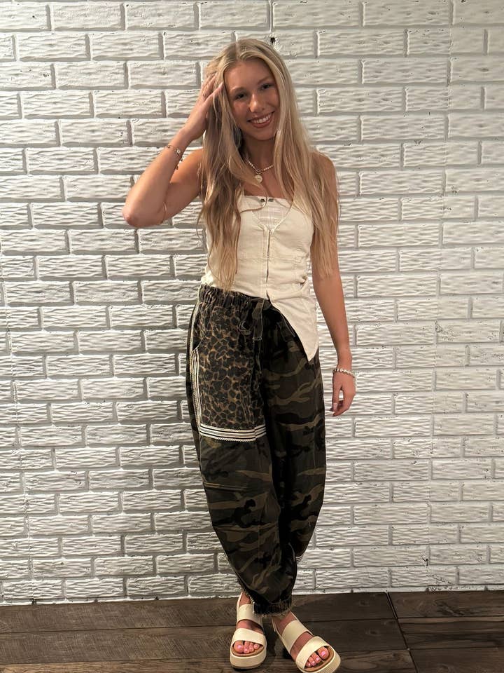 Pantalon Patch Mode Bête pour la vente par Attire Focus