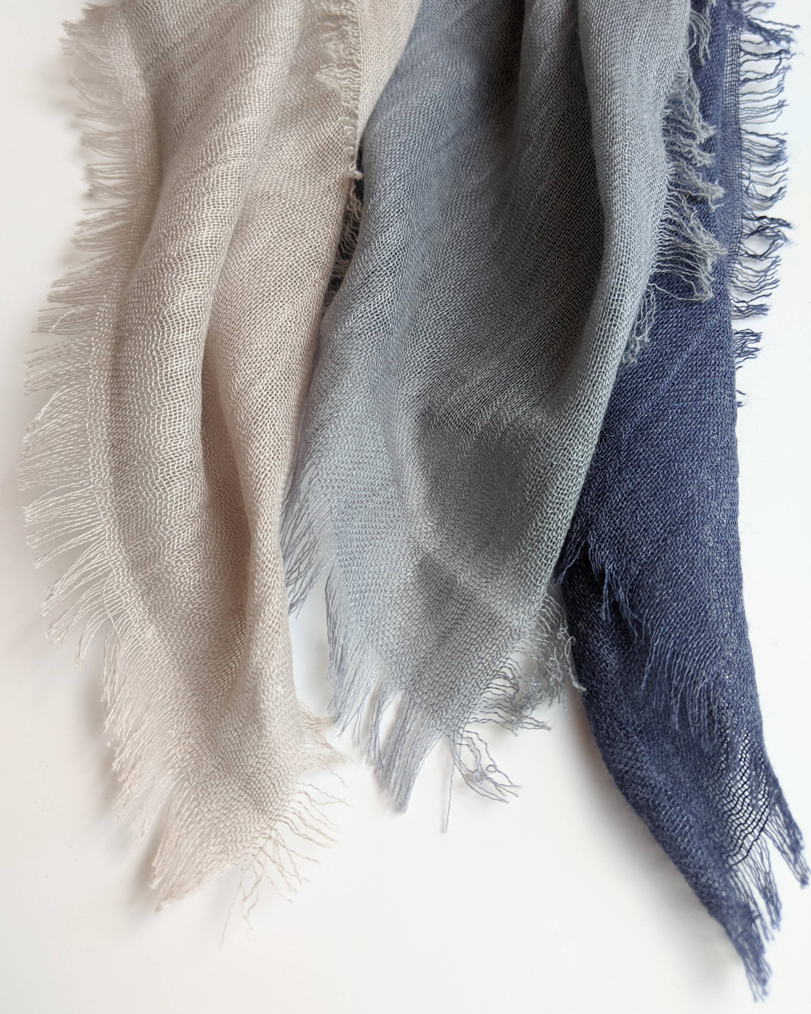 Multi-farvet Flaxen MYSTERY BOX Letvægts firkantede tørklæder. Sæt med 10 for engroshandel på Faire5