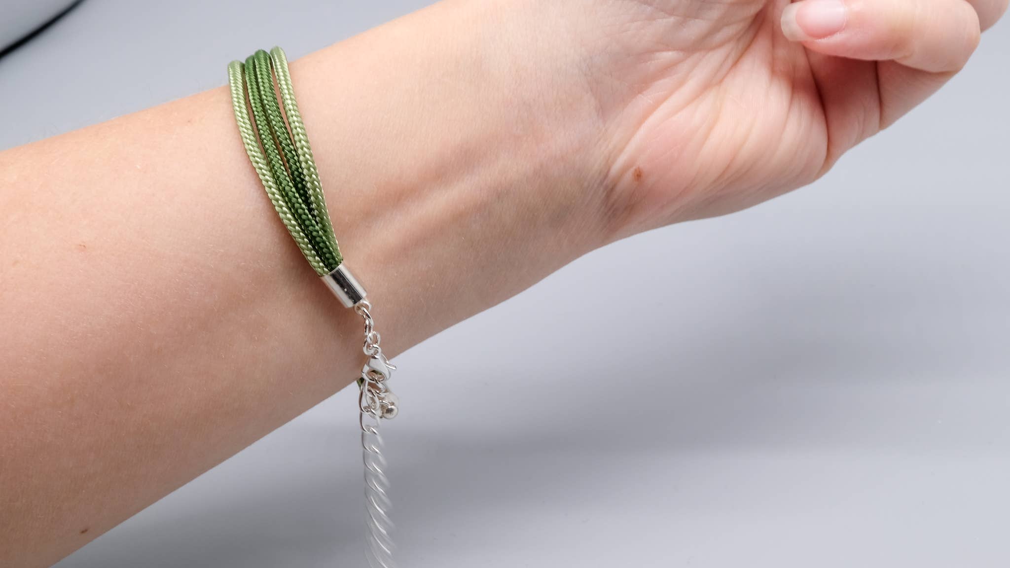 La Fabrique du Noeud - Vente Bracelet tissé/tressé - Bracelet en paracord nœud en spirale dégradé vert8