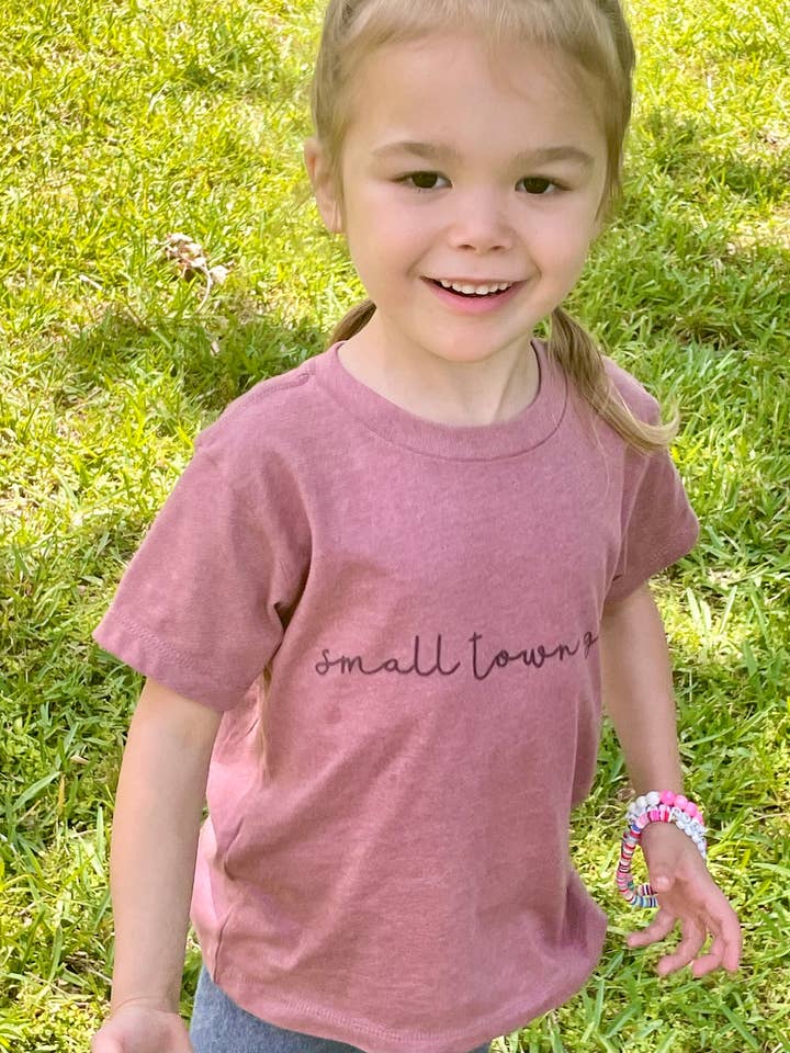 Tee-bambin et enfants d'une petite ville pour la vente par Great Day Made