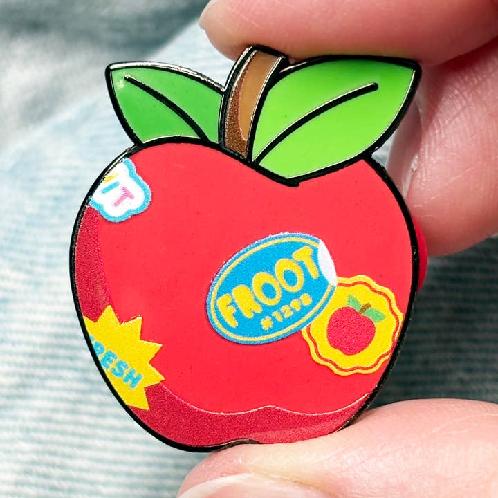 Apfel mit Obstaufklebern · "Obstkorb" · Emaille-Pin für den Großhandel von snacks please