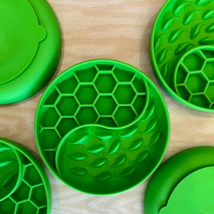 Wildbite Amantes Peludos - Wholesale Pet Food Mat - Dog - Green Fish Licking Mat0